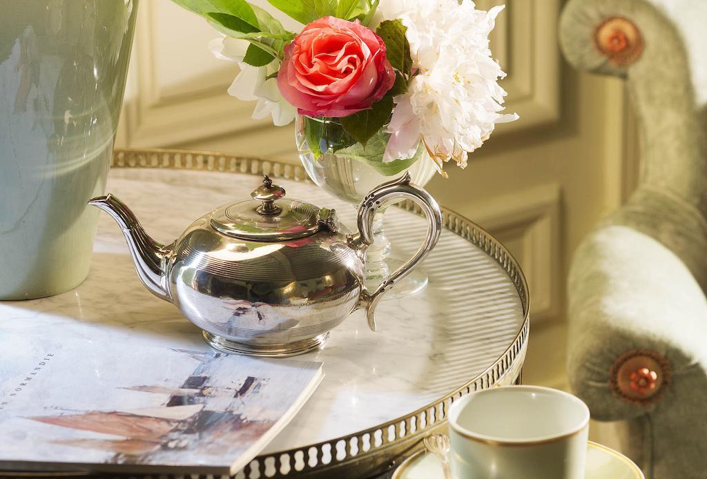 Chateau De Beneauville Bed & Breakfast Petiville  Rom bilde