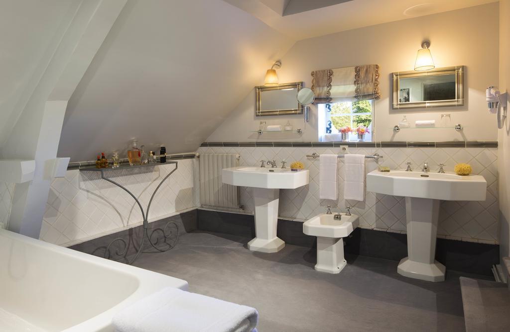Chateau De Beneauville Bed & Breakfast Petiville  Eksteriør bilde